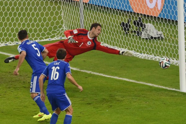 Messi saca su garra: Argentina gana 2-1 a Bosnia.