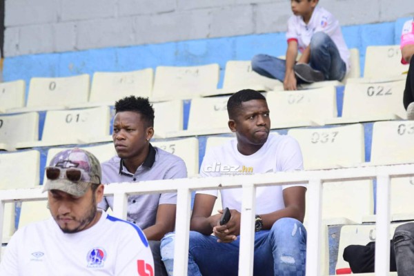 Dos jugadores de otros equipos llegaron a apoyar a Olimpia y el abrazo de Trogio y Vargas