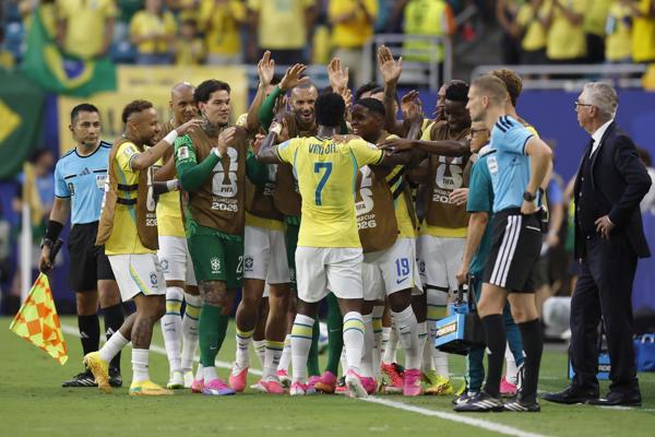 Gesto de Ronaldinho en el regreso de Neymar, show de Vinicius y las brasileñas
