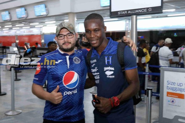 Día de 'selfies' y de la familia Róchez: así fue la salida de la Selección de Honduras