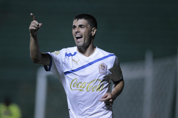 'Goleada de Olimpia al Vida en el estadio Nacional'