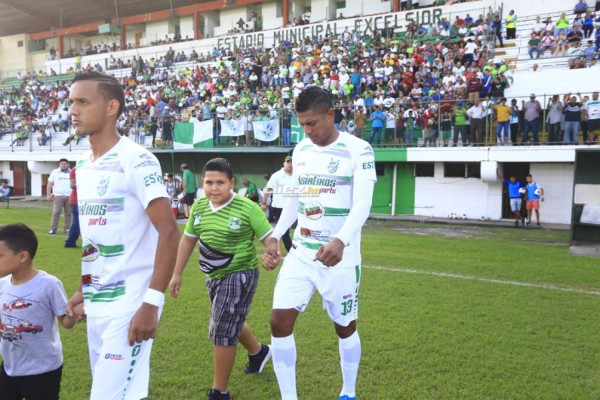 Rambo en el Excélsior, el look de Memo y la compañía de Yustin Arboleda en el Morazán