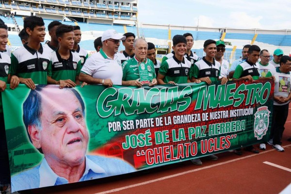 En fotos: Chelato Uclés se emociona en lindo homenaje que le realizó Marathón&nbsp;&nbsp;