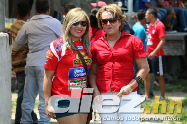 Ambientazo en el estadio Fransico Martínez.
