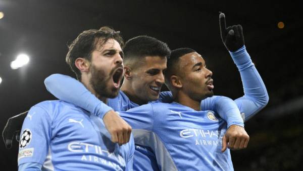 Manchester City se clasificó a octavos de la Champions al igual que el PSG.