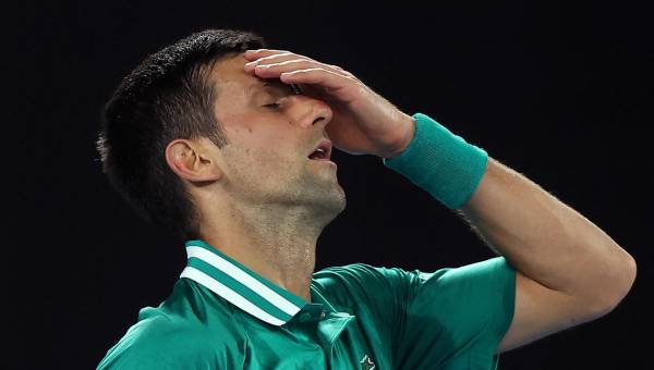 Novak Djokovic se encuentra marginado en Australia hasta que su caso de estadía se resuelva.