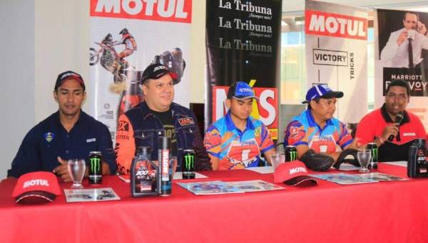 Representantes de la competencia durante el lanzamiento del torneo este jueves en Tegucigalpa.
