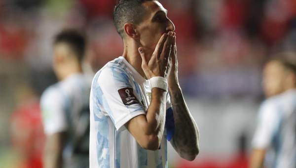 Di María, con un golazo, y Lautaro, hacen olvidar a Messi tras vencer de visita a Chile que se hunde rumbo a Qatar