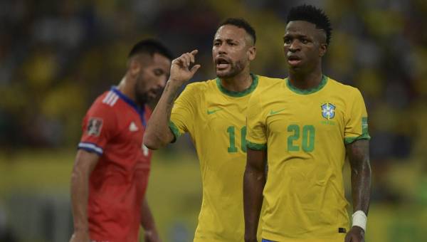 Uruguay y Ecuador clasifican, Chile casi fuera por goleada de Brasil; Colombia y Perú se aferran al repechaje de Qatar 2022