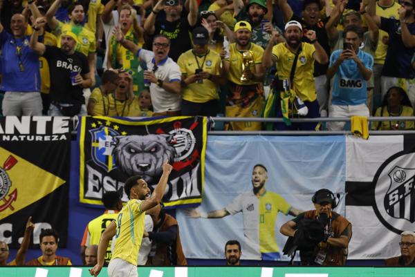Gesto de Ronaldinho en el regreso de Neymar, show de Vinicius y las brasileñas