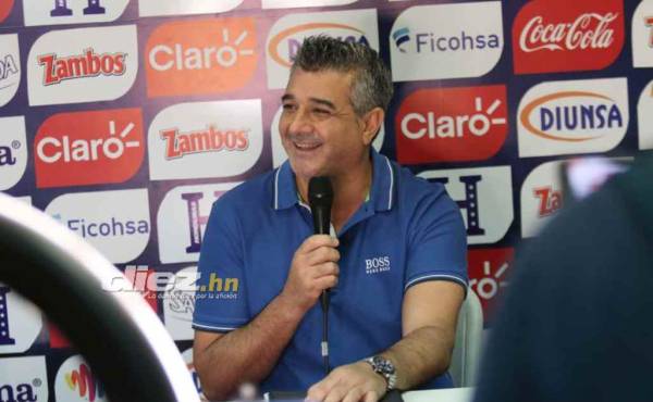 Diego Vázquez, sonriente durante la rueda de prensa en la Fenafuth. Foto: Marvin Salgado.