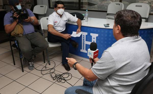 El periodista Carlos Castellanos dialogó con el entrenador de Honduras en un mano a mano.