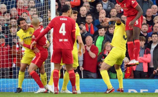 Villarreal aguantó hasta el minuto 53 los ataques del Liverpool, que fue mejor en todo el juego. AFP