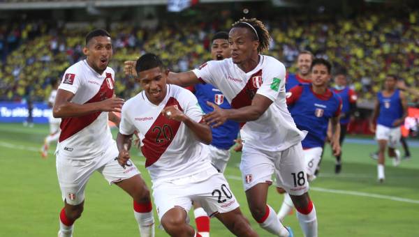 La selección de Perú sorprendió a Colombia en Barranquilla y se ubica ya en puestos de clasificación a Qatar 2022.