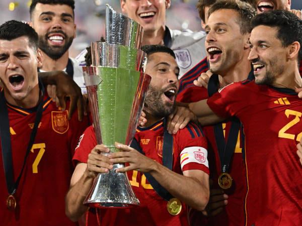 Messi encabeza lista de grandes cracks que fueron compañeros de hondureños: Wilson ‘retiró’ a un Balón de Oro