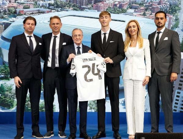 Real Madrid presentó a Huijsen: su contrato, el dorsal que eligió y ya es el defensor más caro en la historia del club
