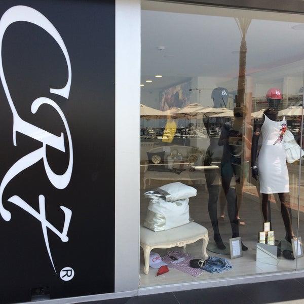 La hermana de Cristiano Ronaldo, obligada a cerrar la tienda de ropa CR7 en Madeira y muestra cómo quedó