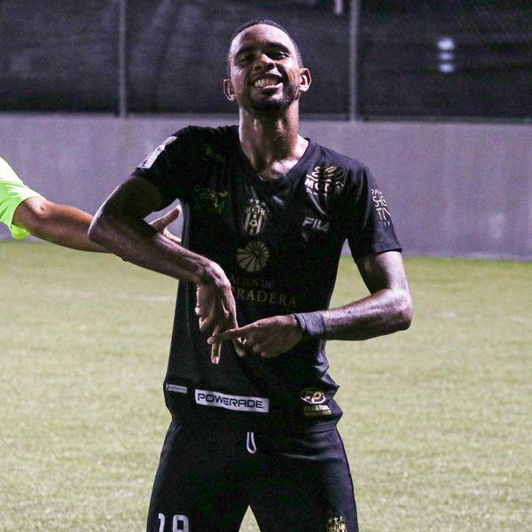 FICHAJES: Tres panameños mueven el mercado, Olimpia con dos salidas, legionario regresa y anuncian dos altas