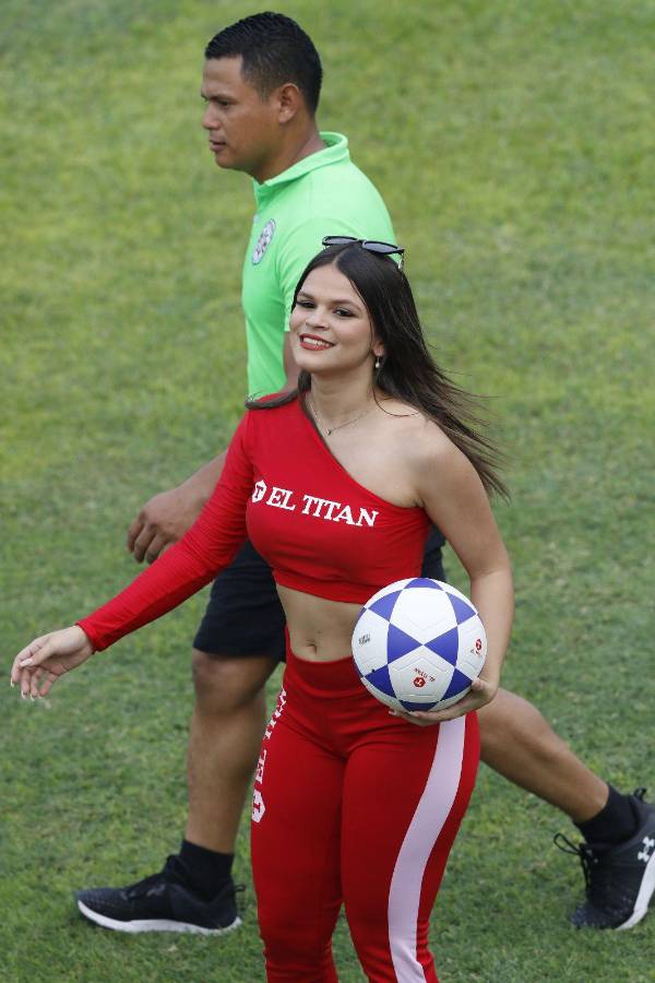 La reina que enamoró en La Ceiba y el Yankel estuvo lleno de hermosuras: las bellas mujeres que visitaron los estadios de Honduras