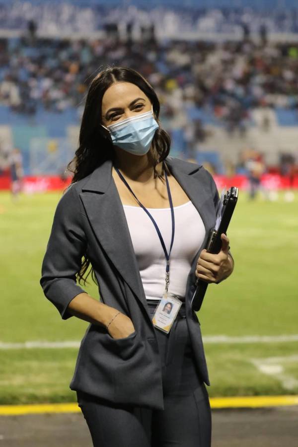 Espectaculares modelos y todo el ambiente que se vive en la semifinal de ida entre Motagua y Olimpia