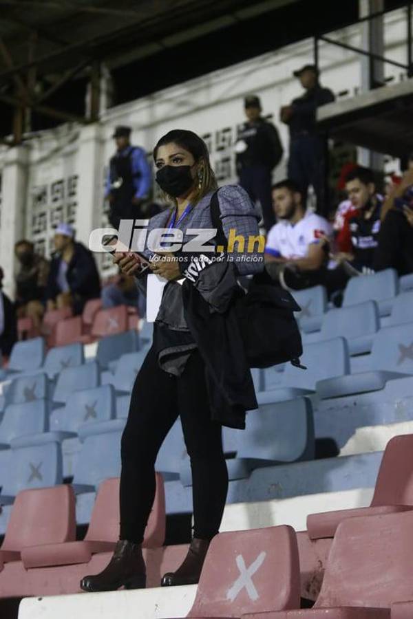 ¡Hermosas chicas y color! La Ceiba se viste de fiesta para el juego juego Vida vs. Olimpia
