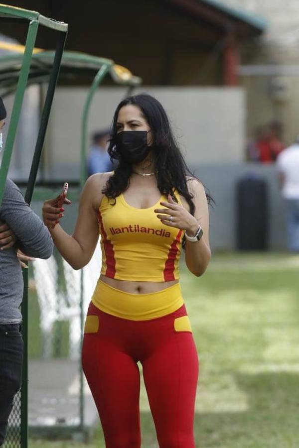 Las fotos más curiosas que dejó la jornada 5: chicas bellas, Héctor Vargas en el Morazán ¡y sub-20 de Victoria debuta sin jugar!