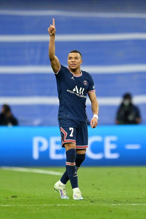 FOTOS: Messi totalmente hundido, Alaba consuela a Mbappé y el tremendo beso de Benzema a Vinicius tras eliminar al PSG