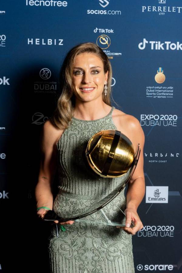 Alexia Putellas enamora en Dubái: así fue la entrega de los premios Globe Soccer Awards y Ronaldinho no pudo faltar