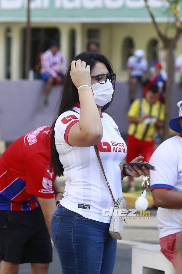 Seguridad, fiesta y mucho amor: así se vive en las afueras del Morazán previo a la final Real España-Olimpia