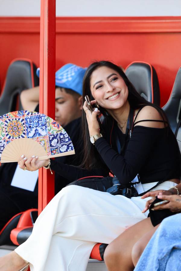 ¡Milagro Flores, de infarto! La Queso tiene a su jugador favorito en el juego de tiktokers entre Honduras y Brasil y ¿Quién es la hermosa de lentes?