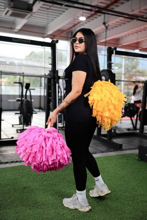 ¡Derroche de hermosura! Así se preparan las bellas pomponeras para el partido de tiktokers entre Honduras y El Salvador