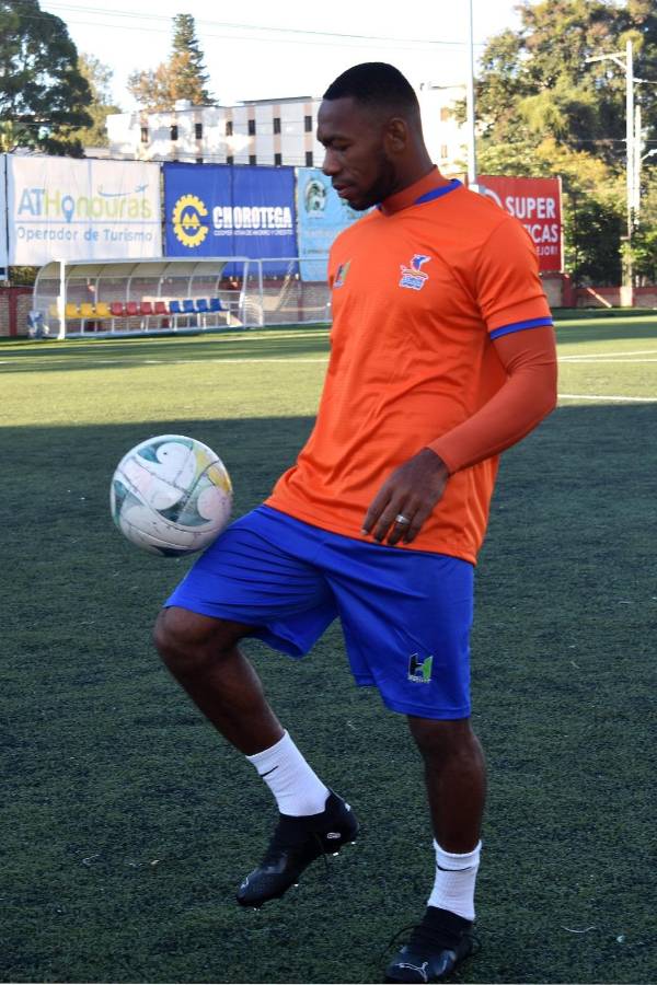 FICHAJES: Bajas en Olimpia, legionarios cambian de club, Auzmendi recibe propuesta y Motagua va por goleador mexicano