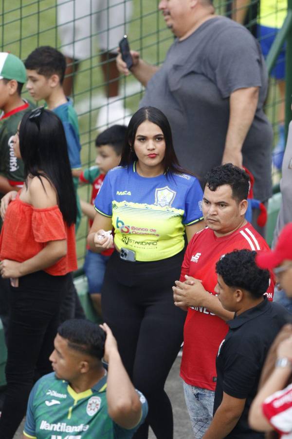 La reina que enamoró en La Ceiba y el Yankel estuvo lleno de hermosuras: las bellas mujeres que visitaron los estadios de Honduras