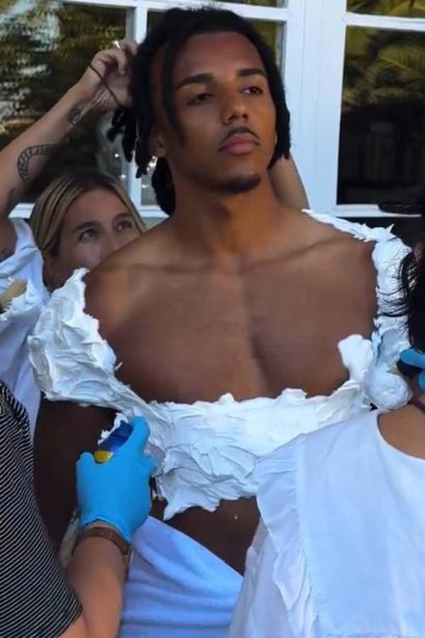 Koundé vuelve a sorprender con su look más extravagante: el defensor del Barcelona agitó las redes sociales