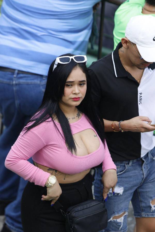 La reina que enamoró en La Ceiba y el Yankel estuvo lleno de hermosuras: las bellas mujeres que visitaron los estadios de Honduras