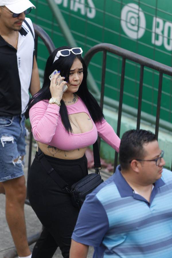 La reina que enamoró en La Ceiba y el Yankel estuvo lleno de hermosuras: las bellas mujeres que visitaron los estadios de Honduras