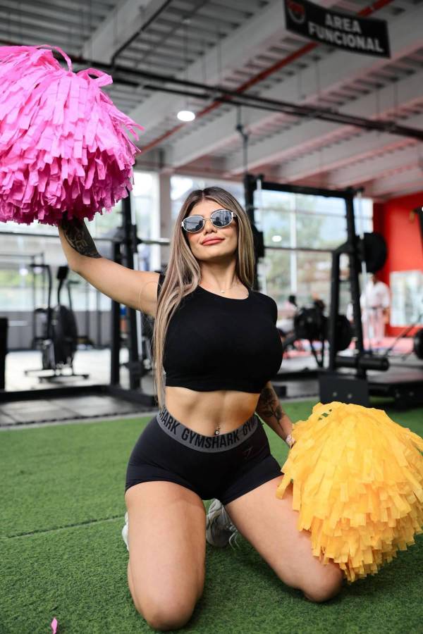 ¡Derroche de hermosura! Así se preparan las bellas pomponeras para el partido de tiktokers entre Honduras y El Salvador