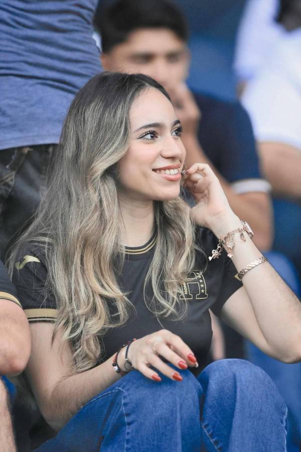 ¡Robaron suspiros! Las bellas chicas que engalanaron el Morazán para el Honduras vs Costa Rica por la eliminatoria