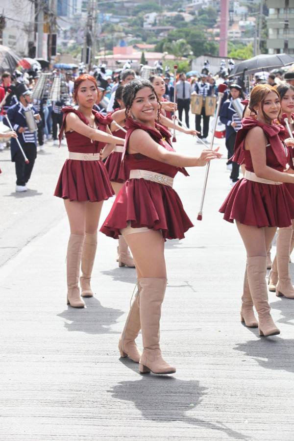 ¿Quién es la palillona de rojo? Hermosas deleitan en los desfiles del 15 de septiembre en Honduras