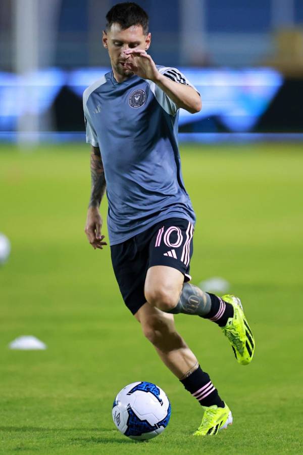 FOTOS: Viral abrazo de Messi con leyenda, el reencuentro con Suárez y colosal llenazo en El Salvador vs Inter Miami