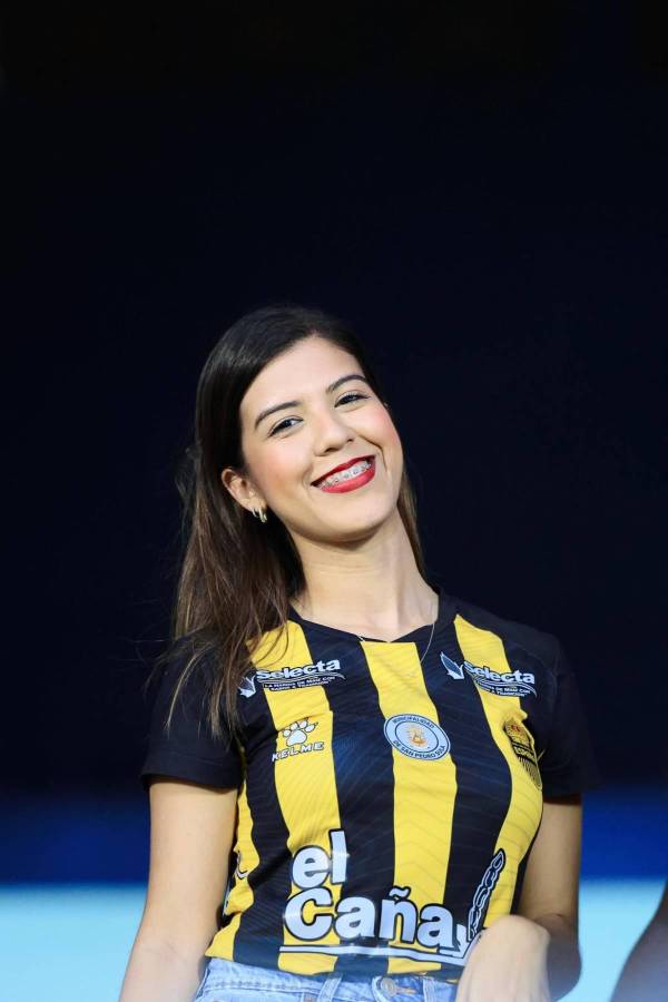 ¿Quién es la hermosa paramédica? El descuido de una edecán y las hermosas chicas en la final entre Real España - Olimpia