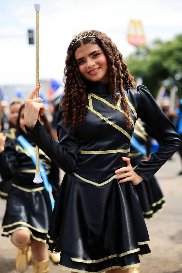¿Quién es la palillona de rojo? Hermosas deleitan en los desfiles del 15 de septiembre en Honduras