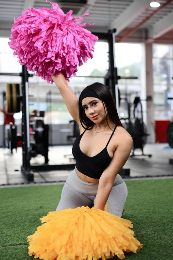 ¡Derroche de hermosura! Así se preparan las bellas pomponeras para el partido de tiktokers entre Honduras y El Salvador