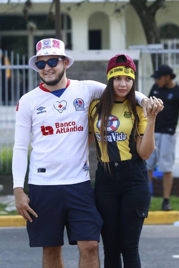 Tremendo show de entretiempo y duelo de bellezas: lo que dejó la final de Real España ante Olimpia en el Morazán