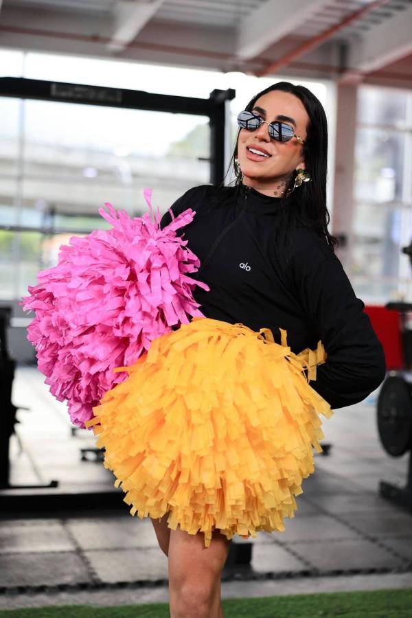 ¡Derroche de hermosura! Así se preparan las bellas pomponeras para el partido de tiktokers entre Honduras y El Salvador