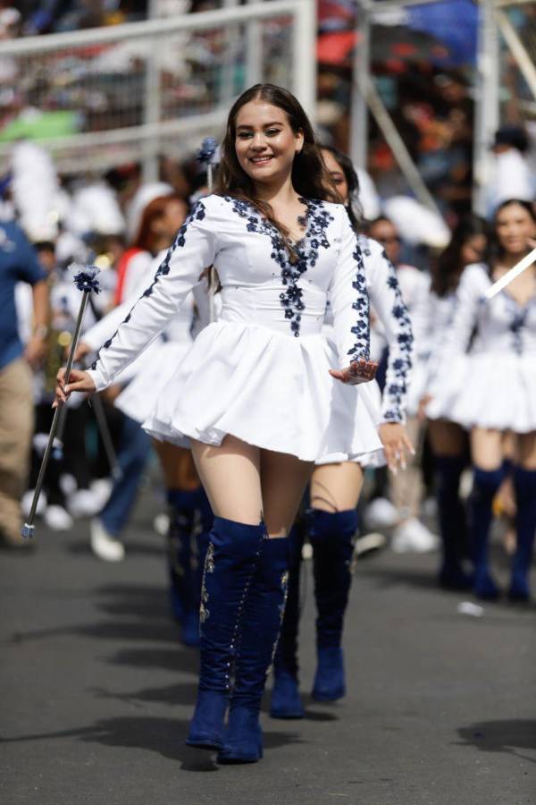 ¿Quién es la palillona de rojo? Hermosas deleitan en los desfiles del 15 de septiembre en Honduras