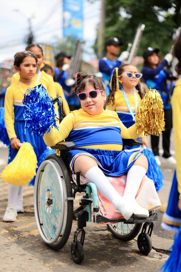 Honduras: tiktokers en excelencia académica, bellas presentadoras, Teófimo López presente y patriotismo en el desfile del 15 de septiembre