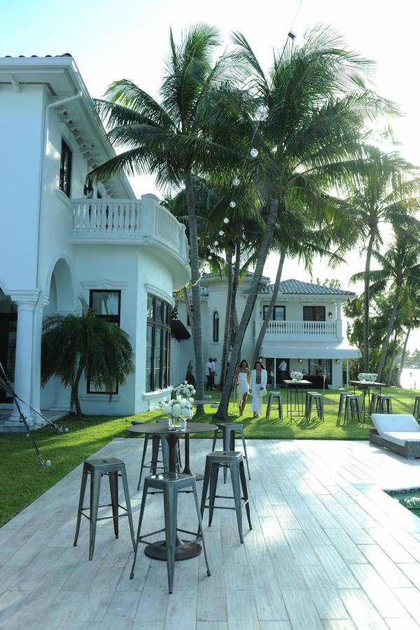 Así celebró el “Kun” Agüero sus 34 años: Se compró una mansión de $15 millones en Miami y su novia deslumbró