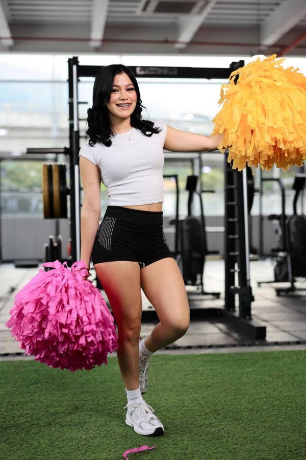 ¡Derroche de hermosura! Así se preparan las bellas pomponeras para el partido de tiktokers entre Honduras y El Salvador