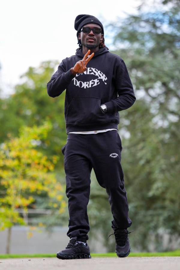 Camavinga superó a Koundé y agita las redes: así llegaron los jugadores de Francia y el look de Mbappé